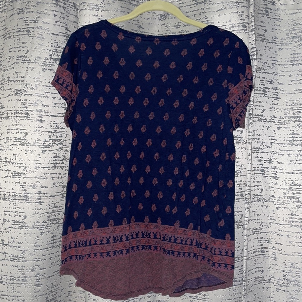 Tee/Blouse - Picture 2 of 3
